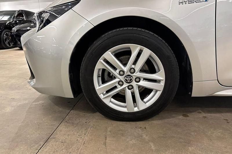 Begagnad Toyota Corolla Active 122 HK (89 kW) 2021 Silver Kombi