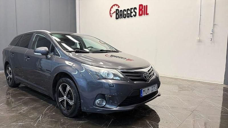 Mörkgrå Begagnad 2012 Toyota Avensis Multidrive S Kombi | 82 900 kr (Bra pris) - Bild 1/4