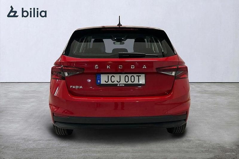 Begagnad Skoda Fabia Style 112 HK (82 kW) 2022 Röd Halvkombi