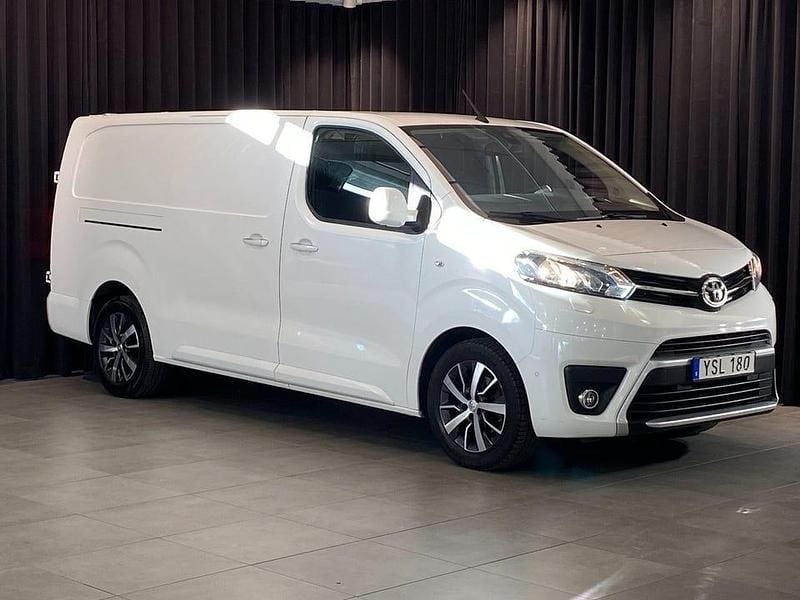 Vit Begagnad 2019 Toyota Proace Van | 169 500 kr (Marknadspris) - Bild 1/4