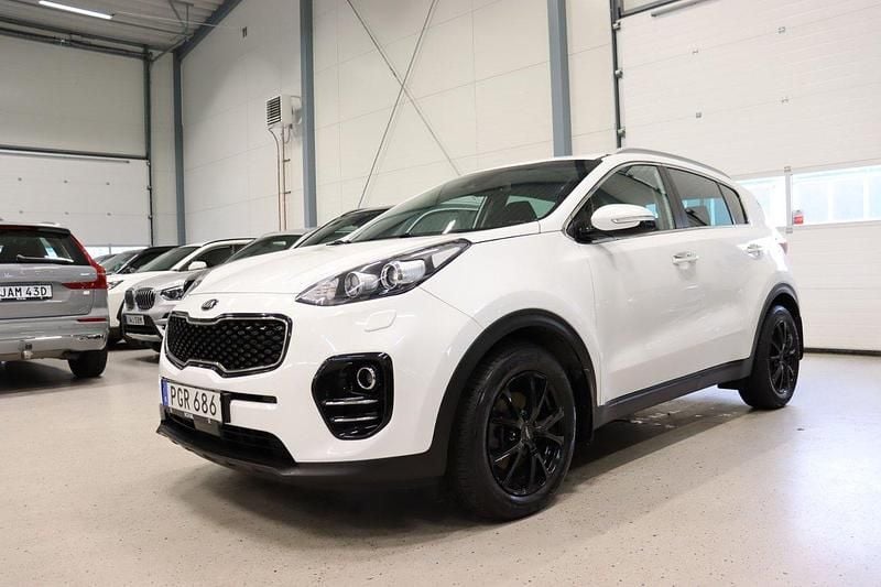 Vit Begagnad 2017 Kia Sportage Advance SUV | 174 800 kr (Marknadspris) - Bild 1/4