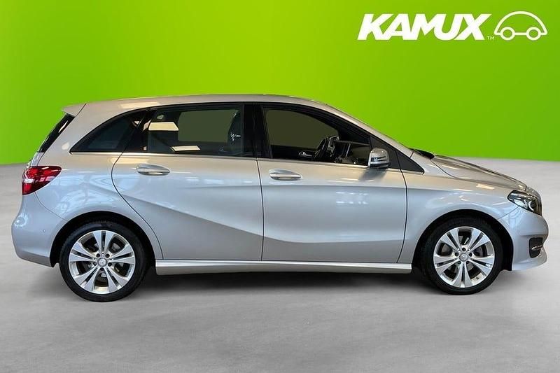 Begagnad Mercedes B180 Urban 122 HK (89 kW) 2015 Silver Minibuss