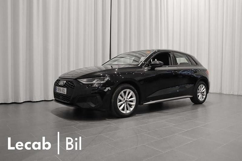 Brilliantsvart Begagnad 2023 Audi A3 Proline Sedan | 249 500 kr (Bra pris) - Bild 1/4
