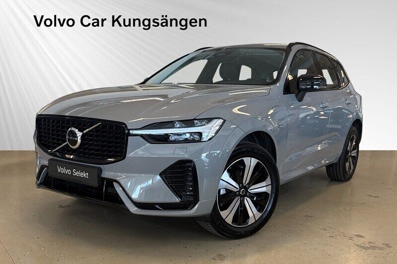 Grå Begagnad 2024 Volvo XC60 Plus SUV | 549 900 kr (Marknadspris) - Bild 1/3