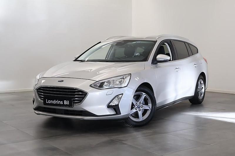 Grå Begagnad 2018 Ford Focus Titanium Kombi | 144 900 kr (Marknadspris) - Bild 1/4