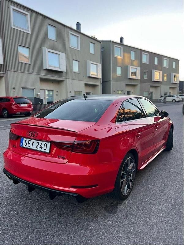 Röd Begagnad 2016 Audi A3 Attraction Sedan | 175 000 kr (Marknadspris) - Bild 1/4