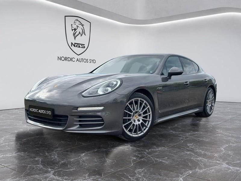 Mörkgrå Begagnad 2013 Porsche Panamera 4 Sedan | 314 800 kr (Bra pris) - Bild 1/4