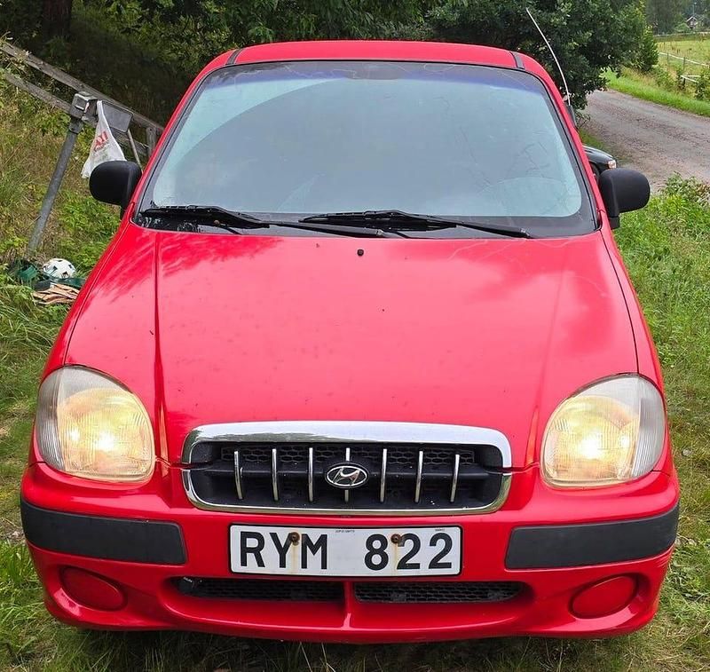 Röd Begagnad 2001 Hyundai Atos Prime Halvkombi | 15 000 kr - Bild 1/4