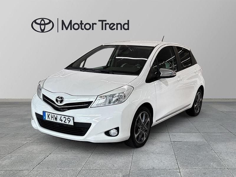 Vit Begagnad 2014 Toyota Yaris Trend Halvkombi | 79 000 kr (Marknadspris) - Bild 1/4