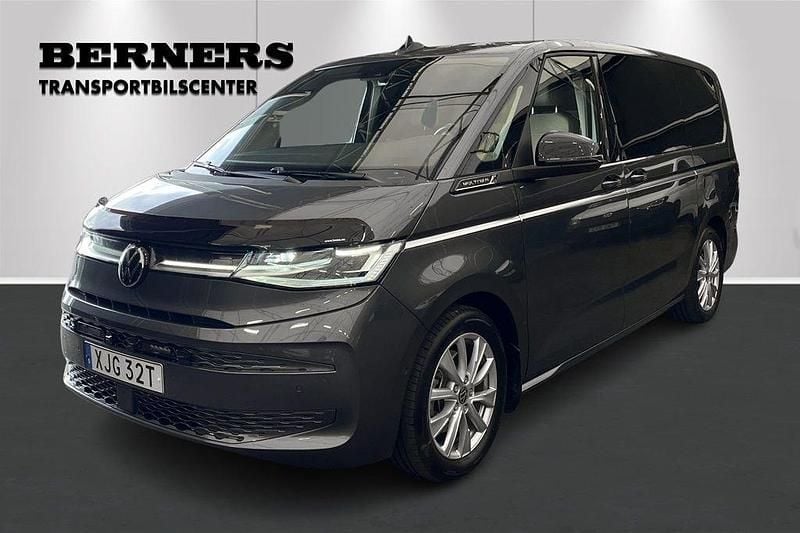 Grå Begagnad 2025 VW Multivan Van | 779 900 kr - Bild 1/4