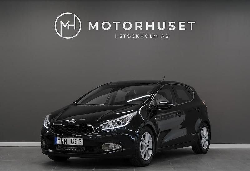 Svart Begagnad 2012 Kia Ceed Halvkombi | 99 900 kr (Marknadspris) - Bild 1/4