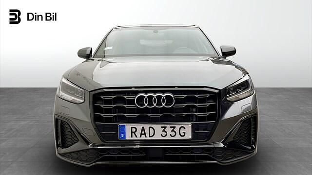 Begagnad Audi Q2 S-Line 150 HK (110 kW) 2022 Daytonagrå pärleffekt SUV