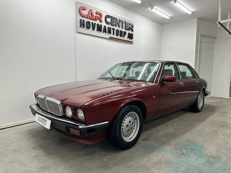 Mörkröd Begagnad 1993 Jaguar XJ Sedan | 39 900 kr - Bild 1/4