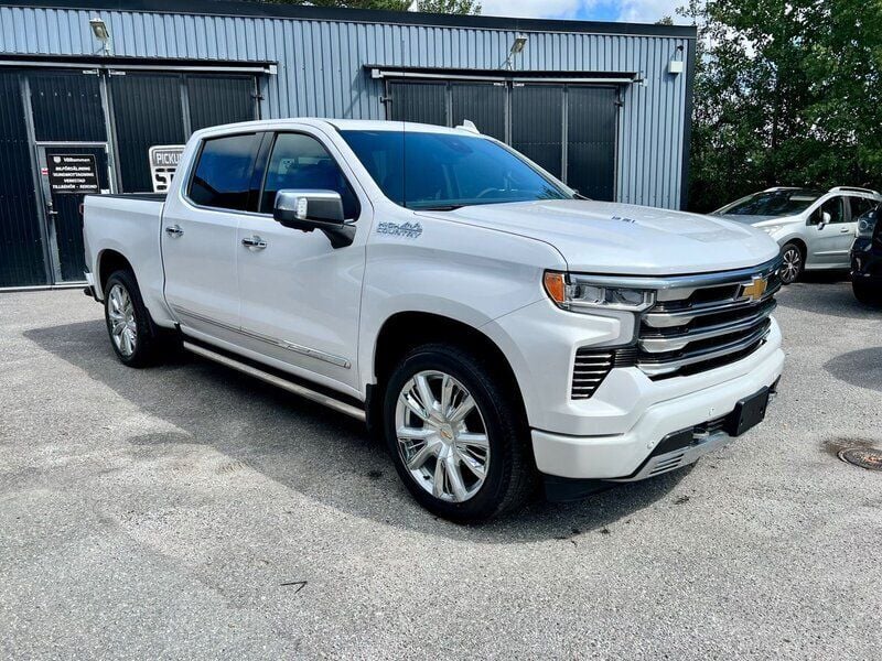 Vit Begagnad 2023 Chevrolet Silverado Van | 1 048 750 kr (Marknadspris) - Bild 1/4