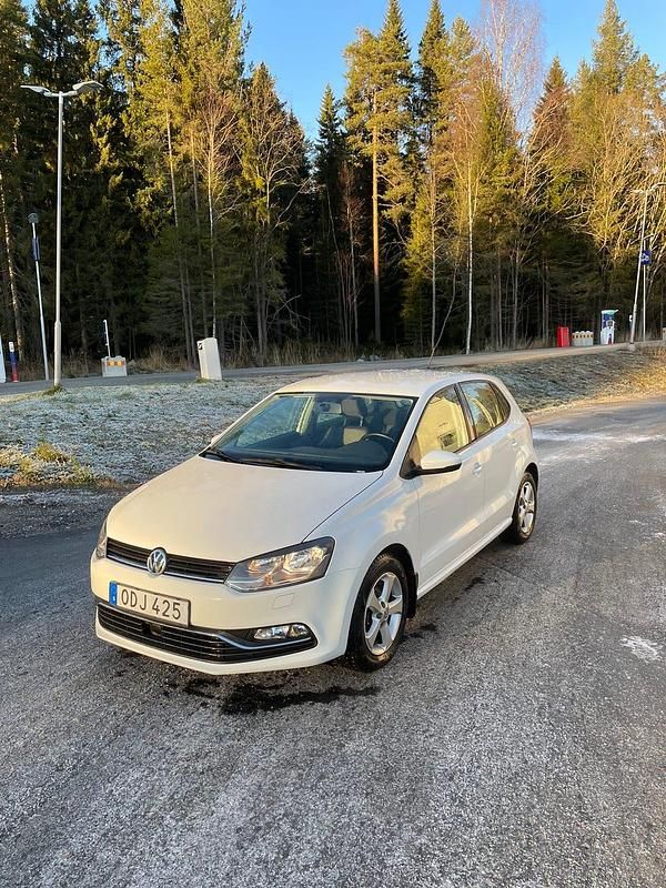 Begagnad 2016 VW Polo Halvkombi | 95 000 kr (Marknadspris) - Bild 1/4