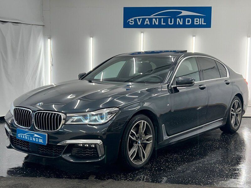 Grå Begagnad 2017 BMW 740 M Sport Sedan | 399 800 kr - Bild 1/4