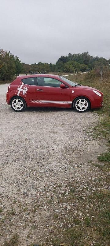 Röd Begagnad 2013 Alfa Romeo MiTo Distinctive Halvkombi | 55 000 kr - Bild 1/4