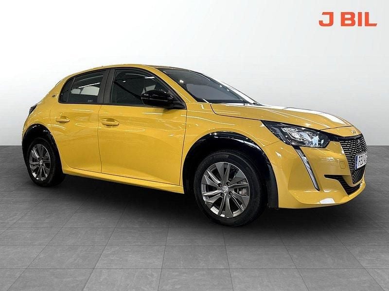 Gul Begagnad 2022 Peugeot e-208 Active Halvkombi | 179 900 kr (Marknadspris) - Bild 1/4