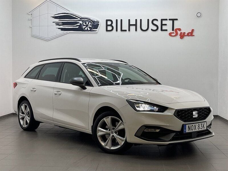 Vit Begagnad 2021 Seat Leon FR Kombi | 228 500 kr (Marknadspris) - Bild 1/4