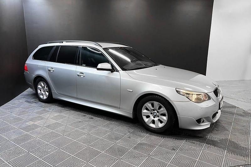 Begagnad BMW 520 M Sport 177 HK (130 kW) 2009 Ljusgrå Kombi