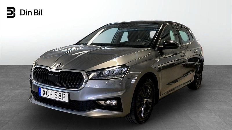 Grå Begagnad 2023 Skoda Fabia Style Halvkombi | 209 000 kr (Marknadspris) - Bild 1/4