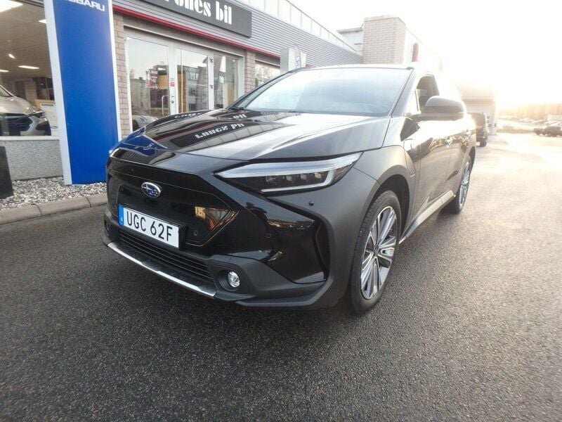 Svart Begagnad 2022 Subaru Solterra SUV | 345 000 kr - Bild 1/4