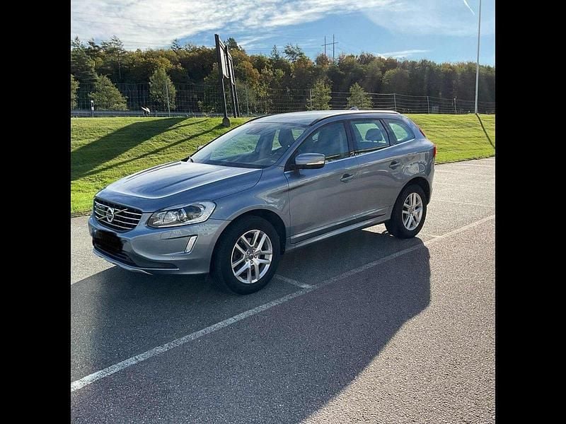 Blå Begagnad 2017 Volvo XC60 Momentum SUV | 220 000 kr (Bra pris) - Bild 1/4