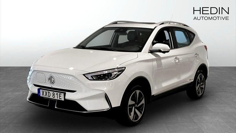 Vit (white) Begagnad 2021 MG ZS Luxury Sedan | 249 900 kr (Bra pris) - Bild 1/4