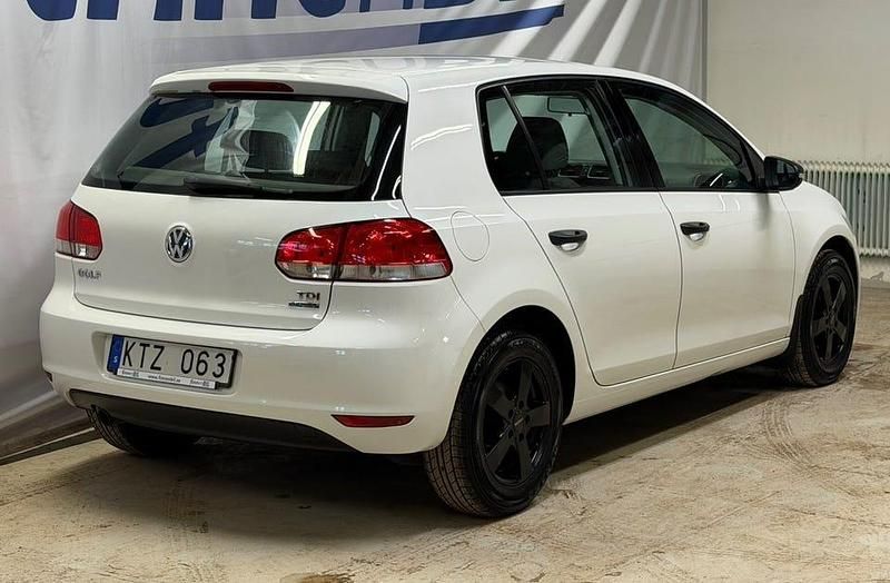 Begagnad VW Golf VI 105 HK (77 kW) 2011 Vit Halvkombi