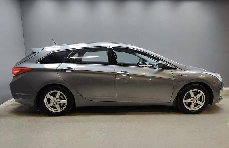 Begagnad Hyundai i40 Select 116 HK (85 kW) 2012 Silver Kombi