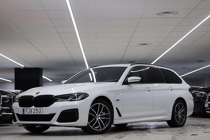 Begagnad BMW 530e Shadowline 184 HK (135 kW) 2023 Vit Kombi