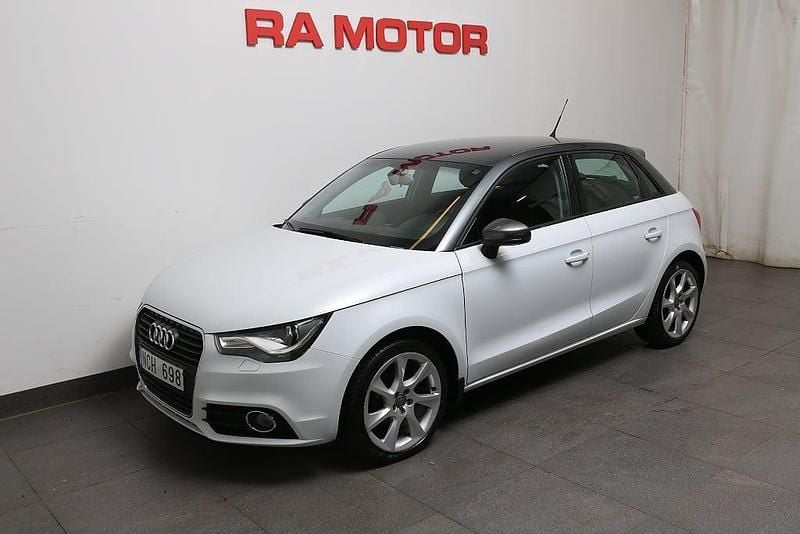 Vit Begagnad 2012 Audi A1 Sportback Sport Halvkombi | 139 800 kr (Marknadspris) - Bild 1/3