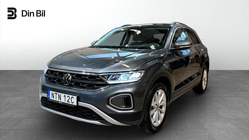 Grå Begagnad 2024 VW T-Roc Life SUV | 304 900 kr (Lite dyr) - Bild 1/4