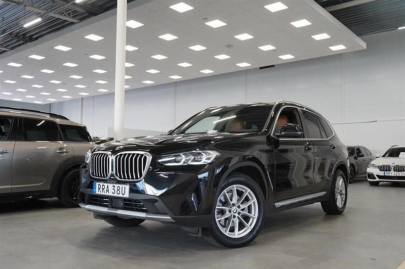 Svart Begagnad 2023 BMW X3 Comfort Edition SUV | 454 900 kr (Marknadspris) - Bild 1/4