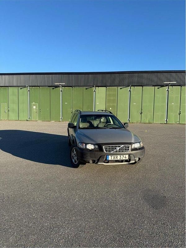 Brun Begagnad 2003 Volvo XC70 Business Edition SUV | 28 900 kr (Marknadspris) - Bild 1/4