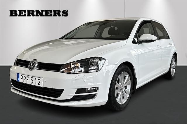 Vit Begagnad 2014 VW Golf VII Highline Sedan | 179 900 kr (Marknadspris) - Bild 1/4