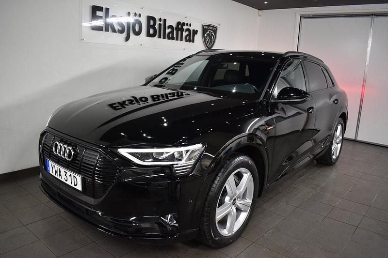 Svart Begagnad 2022 Audi e-tron Proline SUV | 389 500 kr (Bra pris) - Bild 1/4