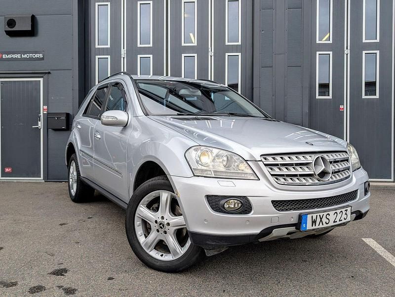 Silver Begagnad 2008 Mercedes ML320 SUV | 94 900 kr (Marknadspris) - Bild 1/4