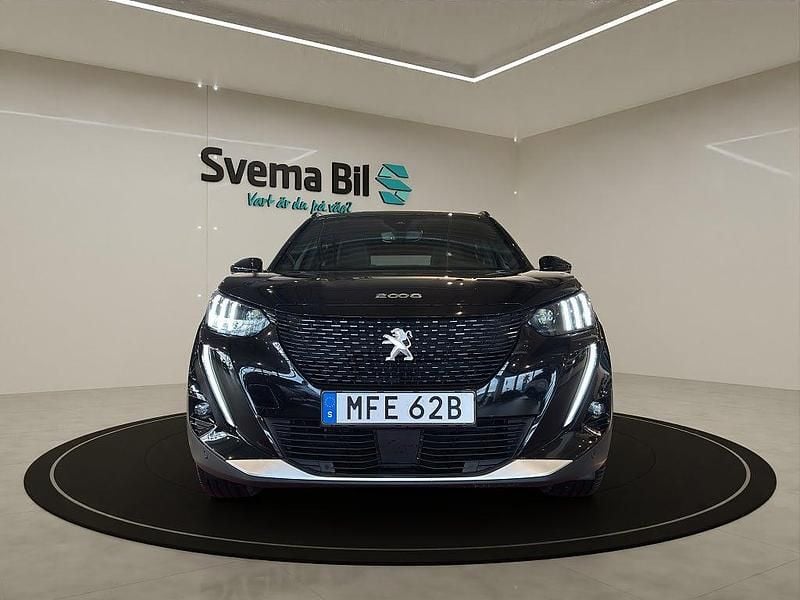 Begagnad Peugeot e-2008 GT 100 kW (136 HK) 2021 Svart perla nera metallic SUV