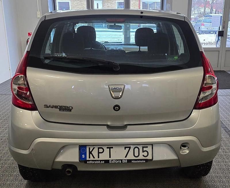 Begagnad Dacia Sandero 87 HK (63 kW) 2010 Silver Halvkombi