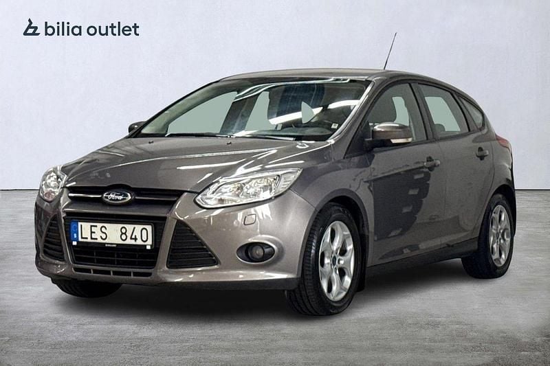 Brun Begagnad 2011 Ford Focus Halvkombi | 64 900 kr (Bra pris) - Bild 1/3