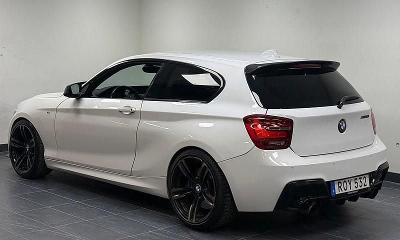 Begagnad BMW M135 Comfort Edition 320 HK (235 kW) 2012 Vit Halvkombi
