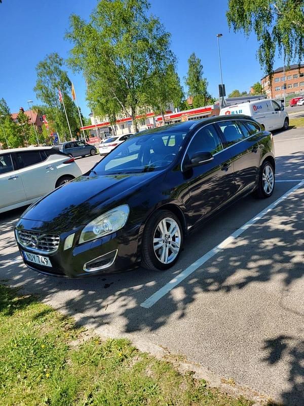 Begagnad 2013 Volvo V60 Kombi | 69 000 kr (Marknadspris) - Bild 1/2