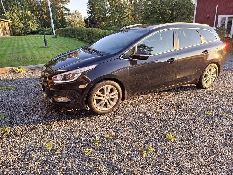 Svart Begagnad 2013 Kia Ceed Sportswagon Comfort Kombi | 34 000 kr (Bra pris) - Bild 1/4