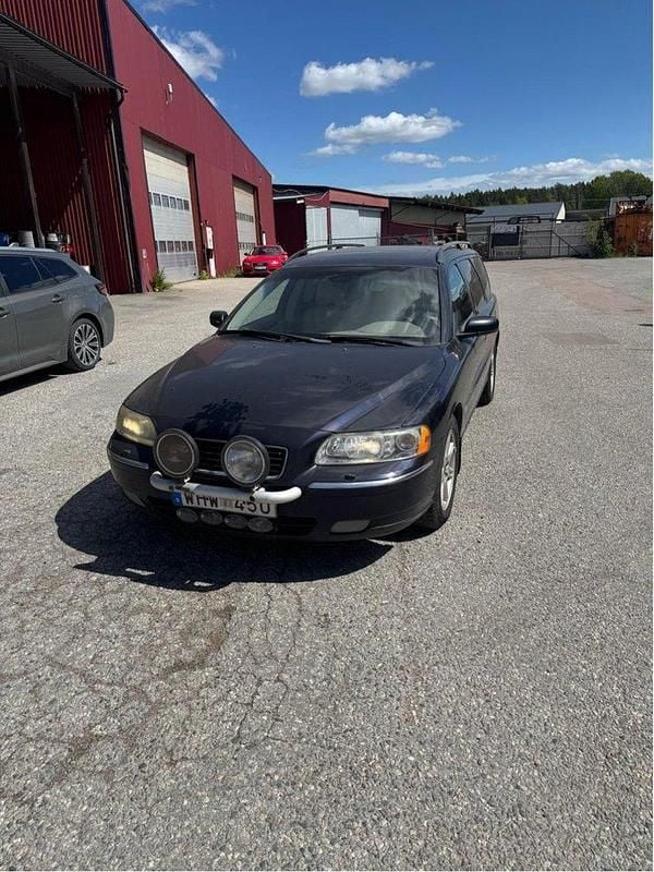 Blå Begagnad 2005 Volvo V70 Summum Kombi | 32 000 kr (Marknadspris) - Bild 1/4