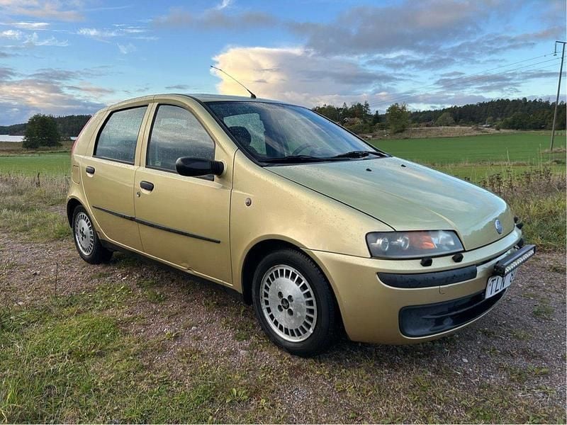 Gul Begagnad 2002 Fiat Punto Halvkombi | 14 500 kr - Bild 1/4
