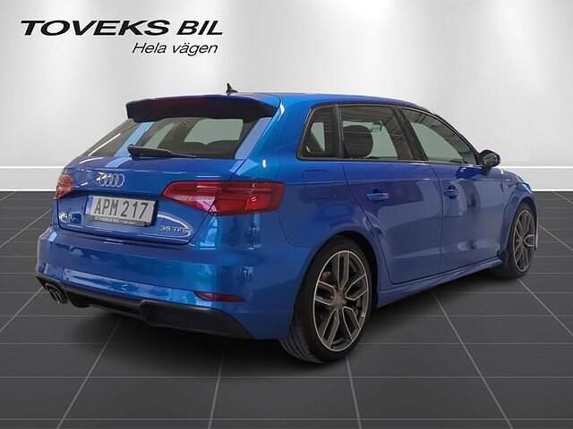 Begagnad Audi A3 S-Line 150 HK (110 kW) 2019 Arablå kristalleffekt Sedan