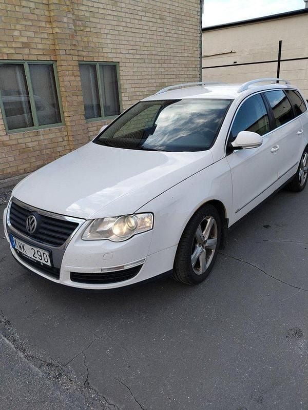 Vit Begagnad 2010 VW Passat Sportline Kombi | 29 000 kr (Marknadspris) - Bild 1/4