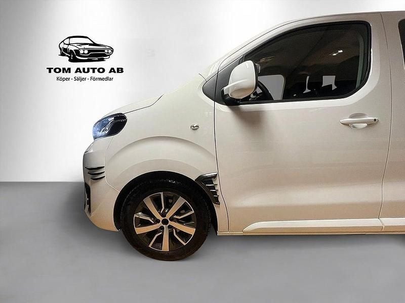 Vit Begagnad 2020 Toyota Proace Verso Kombi | 249 900 kr (Marknadspris) - Bild 1/4