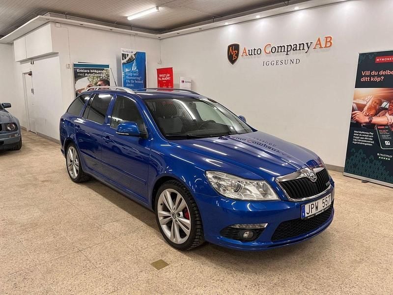 Blå Begagnad 2011 Skoda Octavia RS Kombi | 89 900 kr (Marknadspris) - Bild 1/4